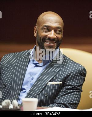 21 juillet 2015 - comté de Burlington, NJ, États-Unis - L'ancienne vedette de la NFL Irving Fryar à la table des défendeurs au palais de justice du comté de Burlington, N.J., le mardi 21 juillet 2015, alors que la sélection du jury commence dans son procès sur une prétendue arnaque hypothécaire. (Crédit image : © Clem Murray/TNS via ZUMA Wire) Banque D'Images