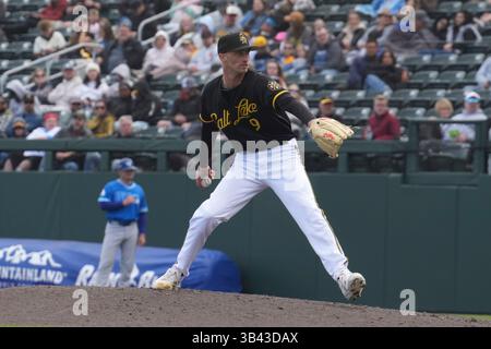 AVRIL 27 2025 : Connor Brogdon, lanceur de Salt Lake Bees (9 ans), lance un terrain pendant le match avec Oklahoma City Comets et Salt Lake Bees qui se tient à Smiths Field à Salt Lake Utah. David Seelig/Cal Sport Medi Banque D'Images