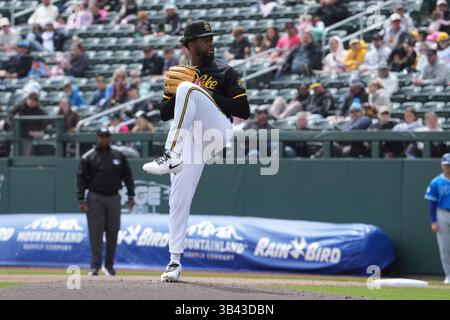 AVRIL 27 2025 : Touki Toussaint (10 ans), lanceur de Salt Lake Bees, lance un terrain pendant le match avec Oklahoma City Comets et Salt Lake Bees qui se tient à Smiths Field à Salt Lake Utah. David Seelig/Cal Sport Medi Banque D'Images