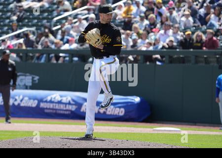 AVRIL 27 2025 : le lanceur de Salt Lake City Luke Murphy (33 ans) lance un terrain pendant le match avec Oklahoma City Comets et Salt Lake Bees au Smiths Field à Salt Lake Utah. David Seelig/Cal Sport Medi Banque D'Images
