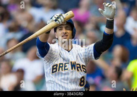 31 juillet 2015 : Ryan Braun #8, le joueur de terrain droit des Milwaukee Brewers, réagit après s'être balancé sur un terrain lors du match de baseball de la Ligue majeure entre les Brewers de Milwaukee et les Cubs de Chicago au Miller Park à Milwaukee, WISCONSIN. John Fisher/CSM(image crédit : © John Fisher/Cal Sport Media/ZUMAPRESS.com) Banque D'Images