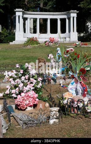 26 mai 2015 - New York, New York, États-Unis - Woodlawn Cemetery. Webster Avenue coin East 233rd Street. Woodlawn 4 (lun-dim 8 :30-17 / sous photographies autorisation préalable). Téléphone : 718-920-0500. L'un des endroits les plus intéressants du Bronx, pourrait être le cimetière Woodlawn, où ils ont fini par devenir des noms célèbres comme Miles Davis ou Duke Ellinton et d'autres personnages historiques. À l'entrée, ils peuvent vous indiquer sur une carte où les tombes sont différentes. (Crédit image : © Sergi Reboredo/ZUMA Wire/ZUMAPRESS.com) Banque D'Images