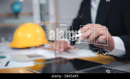Concept de permis de construction approuvé avec projet de construction résidentielle approuvé, inspection de projet de construction, architecte ou ingénieur vérifiant la liste Banque D'Images