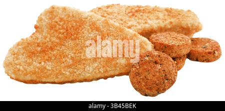 Filet de poisson croustillant avec falafel végétal isolé Banque D'Images