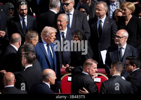 VATICAN, ROME, ITALIE - 26 avril 2025 - le président américain Donald Trump et la première dame Melania Trump à la messe funèbre du pape François, samedi, APRI Banque D'Images
