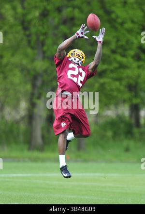 5 mai 2013 - Ashburn, Virginie, États-Unis - Cornerback Akeem Auguste (22 ans), originaire de Caroline du Sud, qui assiste au minicamp rookie des Washington Redskins en tant qu'essai, participe à des exercices au Redskins Park à Ashburn, Virginie le dimanche 5 mai 2013..(Credit image : ©Ron Sachs/CNP via ZUMA Wire) Banque D'Images