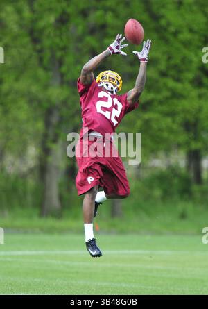 6 mai 2013 - Ashburn, Virginie, États-Unis - Cornerback Akeem Auguste (22 ans), originaire de Caroline du Sud, qui assiste au minicamp rookie des Washington Redskins en tant qu'essai, participe à des exercices au Redskins Park à Ashburn, en Virginie, le dimanche 5 mai 2013. (Crédit image : ©Ron Sachs/CNP via ZUMA Wire) Banque D'Images