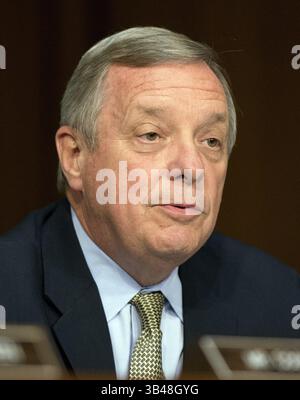 3 septembre 2013 - Washington, District of Columbia, USA - le sénateur américain Richard J. Durbin (démocrate de l'Illinois), membre de la Commission des relations étrangères du Sénat américain, écoute les témoignages lors de l'audience sur l'autorisation de l'usage de la force en Syrie au Capitole à Washington, DC, le mardi 3 septembre 2013. (Crédit image : ©Ron Sachs/CNP via ZUMA Wire) Banque D'Images