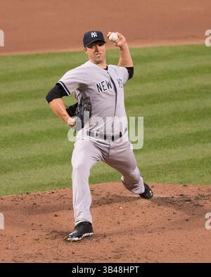 11 août 2014 - Baltimore, Maryland, US - Chris Capuano (26), lanceur des Yankees de New York, travaille en première manche contre les Orioles de Baltimore à Oriole Park à Camden Yards à Baltimore, MD, le lundi 11 août 2014. (Crédit image : ©Ron Sachs/CNP via ZUMA Wire) Banque D'Images