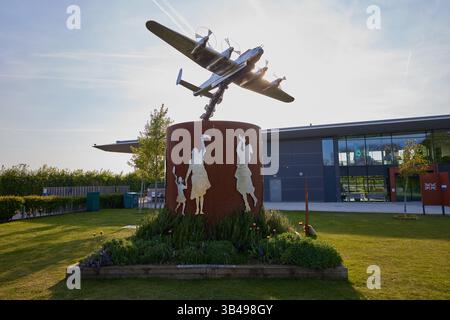 Centre international de commandement des bombardiers opération Manna sculpture de Phil Neal ouvert en 2018, le Centre international de commandement des bombardiers (IBCC) est un memori Banque D'Images