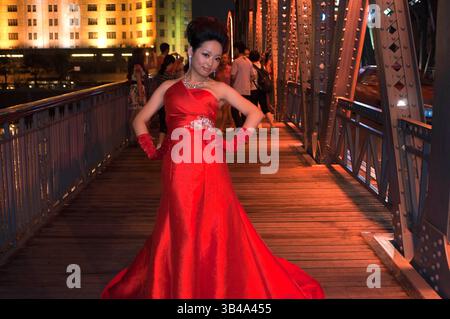 28 juil. 2014 - Shanghai, Chine - photographie de mariage sur le pont de Waibaidu (jardin) au-dessus de Suzhou Creek. (Crédit image : © Sergi Reboredo/ZUMA Wire/ZUMAPRESS.com) Banque D'Images