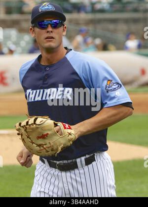 28 juin 2015 - Trenton, New Jersey, États-Unis - GREG BIRD, vu ici alors qu'il jouait pour le Thunder de Trenton dans un match contre les Fisher Cats du New Hampshire à ARM & HAMMER Park le 28 juin 2015, a fait ses débuts en ligue majeure avec les Yankees de New York ce soir, 13 août 2015, dans un match contre les Indians à Cleveland. Bird est un premier joueur de base, qui a récemment joué pour l'équipe triple A des Yankees à Scranton. (Crédit image : © Staton Rabin via ZUMA Wire) Banque D'Images