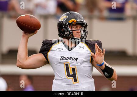 5 septembre 2015 : le quarterback Connor Frazier (4 ans) des Towson Tigers se détache lors des échauffements du match de football NCAA entre les Townson Tigers et les East Carolina Pirates au Dowdy Ficklen Stadium de Greenville, Caroline du Nord. Scott Kinser/CSM(image de crédit : © Scott Kinser/CSM via ZUMA Wire) Banque D'Images