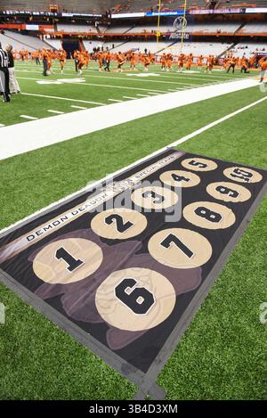 12 septembre 2015 : .Wake Forest les positions des équipes spéciales sont définies sur la touche pendant le match. Syracuse a battu Wake Forest 30-17 au Carrier Dome à Syracuse, NY. Photo par Alan Schwartz/CalSportMedia(crédit image : © Alan Schwartz/CSM via ZUMA Wire) Banque D'Images