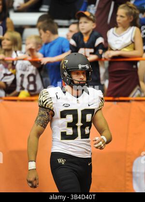 12 septembre 2015 : Alexander Kinal (38), parieur de Wake Forest, avant Syracuse, battant Wake Forest 30-17 au Carrier Dome de Syracuse, NY. Photo par Alan Schwartz/CalSportMedia(crédit image : © Alan Schwartz/CSM via ZUMA Wire) Banque D'Images