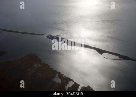 1 septembre 2015 - Kivalina Island, AK, États-Unis d'Amérique - L'île éloignée de Kivalina le 1er septembre 2015 en Alaska. Le village de Kivalina, qui compte 400 habitants, a récemment voté pour relocaliser tout le village, car il s'enfonce dans l'eau à cause du changement climatique. (Crédit image : © Pete Souza/via ZUMA Wire via ZUMA Wire) Banque D'Images