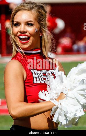26 septembre 2015 - Lincoln, ne. États-Unis - membre de l'équipe de danse des Cornhuskers du Nebraska en action lors d'un match de football de la Division 1 de la NCAA entre les Golden Eagles du Mississippi du Sud et les Cornhuskers du Nebraska au Memorial Stadium de Lincoln, ne...Nebraska a gagné 36-28.présence : 89,899.Michael Spomer/Cal Sport Media.(crédit image : © Michael Spomer/CSM via ZUMA Wire) Banque D'Images
