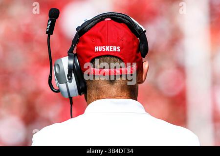 26 septembre 2015 - Lincoln, ne. États-Unis - L'entraîneur-chef des Cornhuskers du Nebraska Mike Riley en action lors d'un match de football de la Division 1 de la NCAA entre les Golden Eagles du Mississippi du Sud et les Cornhuskers du Nebraska au Memorial Stadium de Lincoln, ne...Nebraska a gagné 36-28.présence : 89,899.Michael Spomer/Cal Sport Media.(image crédit : © Michael Spomer/CSM via ZUMA Wire) Banque D'Images