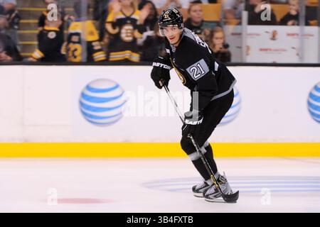 Le 20 septembre 2015 - Boston, Massachusetts, États-Unis - Loui Eriksson (21), aile gauche des Bruins de Boston, patine pendant le camp d'entraînement des Bruins de Boston qui s'est tenu au TD Garden à Boston, Massachusetts. Eric Canha/CSM(image crédit : © Eric Canha/CSM via ZUMA Wire) Banque D'Images