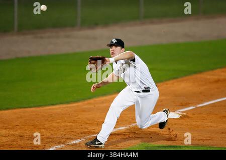9 mars 2011 : L'infidélisateur du centre de la Floride, Derek Luciano (4 ans), lors d'un match de baseball de la NCAA entre les Eagles du Boston College et les Knights du centre de la Floride. Le centre de la Floride a battu le Boston College 18-0 au Jay Bergman Field à Orlando, FL(crédit image : © Romeo Guzman/Cal Sport Media/ZUMAPRESS.com) Banque D'Images