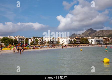 Plage au port d'Alcudia, Majorque Majorque, Espagne Banque D'Images