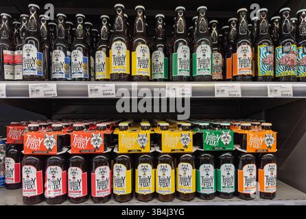 Grand Baie, Maurice - 29 janvier 2025 : sélection de bières artisanales Thirsty Fox, notamment Lager, Weiss, pale Ale, Amber Ale et IPA en bouteilles et Banque D'Images