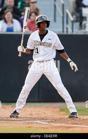 15 mars 2011 : Darnell Sweeney (21 ans), infige de Floride centrale, à la batte lors d'un match de baseball de la NCAA entre les Bulls de l'USF et les Knights de Floride centrale. La Floride du Sud a battu Central Florida 6-5 au Jay Bergman Field à Orlando, FL(crédit image : © Romeo Guzman/Cal Sport Media/ZUMAPRESS.com) Banque D'Images