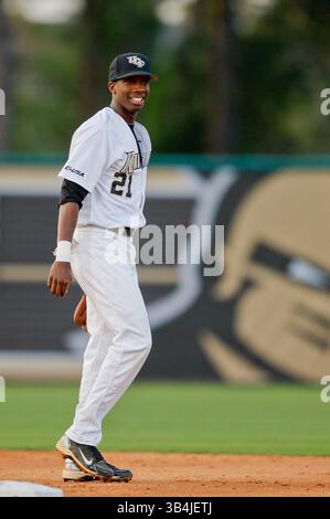 15 mars 2011 : Darnell Sweeney (21 ans), infidélisateur du centre de la Floride, lors d'un match de baseball de la NCAA entre les Bulls de l'USF et les Knights du centre de la Floride. La Floride du Sud a battu Central Florida 6-5 au Jay Bergman Field à Orlando, FL(crédit image : © Romeo Guzman/Cal Sport Media/ZUMAPRESS.com) Banque D'Images