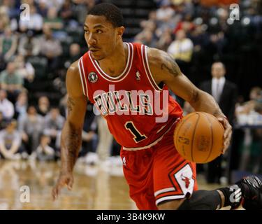 18 mars 2011 : Derrick Rose (1), meneur des Chicago Bulls, dribble le basket-ball lors d'un match de basket-ball NBA entre les Chicago Bulls et les Indiana Pacers au Conseco Fieldhouse à Indianapolis, Indiana.(image crédit : © Pat Lovell/Cal Sport Media/ZUMAPRESS.com) Banque D'Images