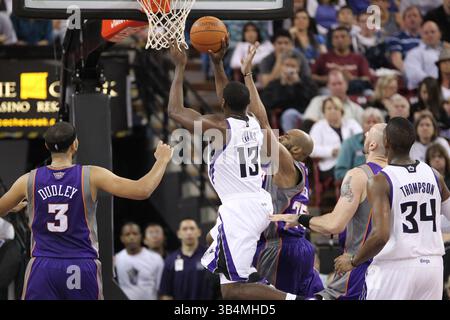 29 mars 2011 : le meneur Tyreke Evans (13 ans) des Sacramento Kings se dirige vers le panier lors du match de basket-ball entre les Suns de Phoenix et les Kings de Sacramento au Power Balance Pavilion de Sacramento, en Californie. Les Kings de Sacramento ont battu les Suns de Phoenix 116 à 113.(image crédit : © Christopher Trim/Cal Sport Media/ZUMAPRESS.com) Banque D'Images
