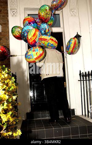 4 avril 2003 - Londres, Grande-Bretagne - 04/04/2003.1ER ANNIVERSAIRE DE DAMIEN HURLEY-LONDRES. PAUL HENNESSY/ linkUK/ 2003.K29902(crédit image : © Globe photos/ZUMAPRESS.com) Banque D'Images