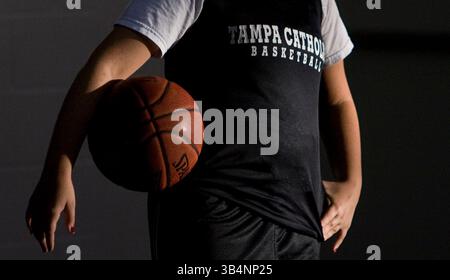 06 JANVIER 2010 - TAMPA, FL, ÉTATS-UNIS - WILLIE J. ALLEN JR. | Times .TP 316756 ALLE basketball.(01/06/2010 Tampa) Tampa Catholique joueuse de basket-ball pendant la pratique sur le campus au 4630 N. Rome Ave., Tampa, FL, 33603. [WILLIE J. ALLEN Jr., Times] (crédit image : © créé Petersburg Times/ZUMApress.com) Banque D'Images