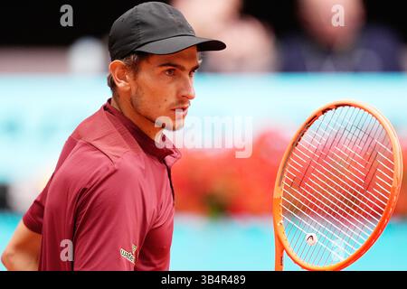 L'Italien Matteo Arnaldi célèbre la victoire contre l'américaine Frances Tiafoe lors du Mutua Madrid Open 2025, ATP Masters 1000 et WTA 1000, tournoi de tennis le 30 avril 2025 à Caja Magica à Madrid, Espagne Banque D'Images