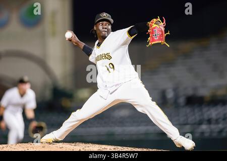 Bradenton, FL : David Matoma (19 ans), lanceur des Marauders de Bradenton, livre un pitch en haut de la septième manche lors d’un match MiLB contre les tarpons de Tampa le 30 avril 2025 au LECOM Park. Les tarpons battent les Marauders 4-3. (Kim Hukari/image du sport) Banque D'Images
