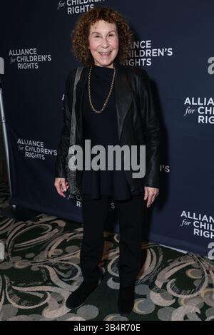 Beverly Hills, États-Unis. 30 avril 2025. BEVERLY HILLS, LOS ANGELES, CALIFORNIE, États-Unis - AVRIL 30 : L'actrice américaine Rhea Perlman arrive au 33e Champions annuels pour enfants de l'Alliance for Children's Rights qui se tient au Beverly Wilshire, Un hôtel four Seasons le 30 avril 2025 à Beverly Hills, Los Angeles, Californie, États-Unis. (Photo de Xavier Collin/image Press Agency) crédit : image Press Agency/Alamy Live News Banque D'Images