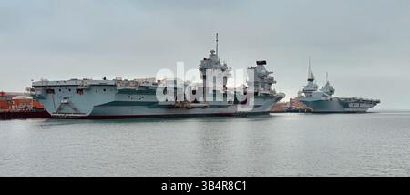 Le HMS Queen Elizabeth et le HMS Prince of Wales accostent à Portsmouth Banque D'Images