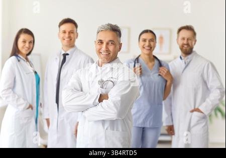 Portrait d'un groupe de médecins sur leur lieu de travail, gros plan Banque D'Images