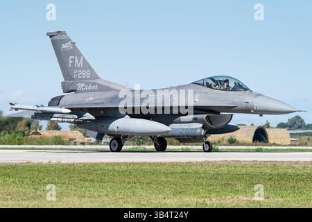 Un F-16 du 93e escadron de chasse, surnommé le Makos, fait partie de la 482e escadre de chasse du Commandement de la réserve de l'Air Force à la base de réserve aérienne de Homestead. Banque D'Images