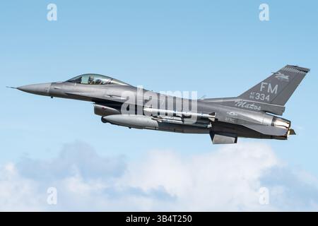 Un F-16 du 93e escadron de chasse, surnommé le Makos, fait partie de la 482e escadre de chasse du Commandement de la réserve de l'Air Force à la base de réserve aérienne de Homestead. Banque D'Images