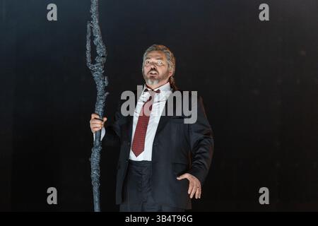 EMBARGO JUSQU'À 1630 heures JEUDI 1er MAI 2025 Londres, Royaume-Uni. 28 avril 2025. Répétition générale de la nouvelle production de DIE WALKURE de Richard Wagner réalisée par Barrie Kosky et dirigée par Antonio Pappano au Royal Opera, Londres, Royaume-Uni ouverture jeudi 1er mai. Photo : Christopher Maltman (Wotan) Banque D'Images
