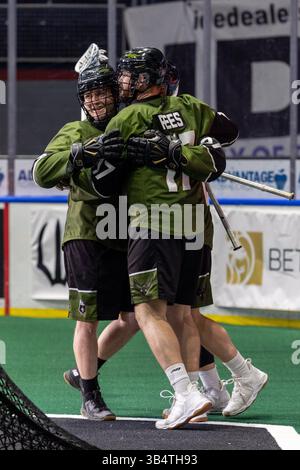 12 mars 2022 : les joueurs des Rochester Knighthawks célèbrent leur victoire dans le troisième quart-temps contre le Riptide de New York. Les Knighthawks de Rochester ont accueilli le Riptide de New York dans un match de la National Lacrosse League au Blue Cross Arena de Rochester, New York. (Jonathan Tenca/CSM)(image crédit : © Jonathan Tenca/CSM via ZUMA Press Wire) Banque D'Images