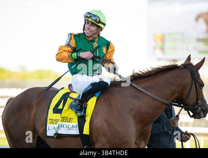 12 mars 2022, Oldsmar, FL, États-Unis : 12 mars 2022 : Classic Causeway #4 monté par le jockey Irad Ortiz Jr. remporte le Derby de Tampa Bay (2e année) aux Tampa Bay Downs à Tampa, F.L. le 12 mars 2022. Carson Dennis/Eclipse Sportswire/CSM(crédit image : © Carson Dennis/CSM via ZUMA Press Wire) Banque D'Images