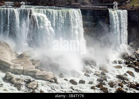 Les chutes américaines vues du côté canadien des chutes du Niagara, Ontario Canada Banque D'Images