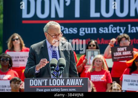 8 juin 2022, Washington, District de Columbia, États-Unis : le chef de la majorité au Sénat des États-Unis, Chuck Schumer (démocrate de New York), prononce un discours lors d'une manifestation d'Everytown for Gun Safety et de ses réseaux populaires, Moms Demand action et Students Demand action, près du Capitole des États-Unis à Washington, mercredi 8 juin 2022 (crédit image : © Rod Lamkey/CNP via ZUMA Press Wire) Banque D'Images