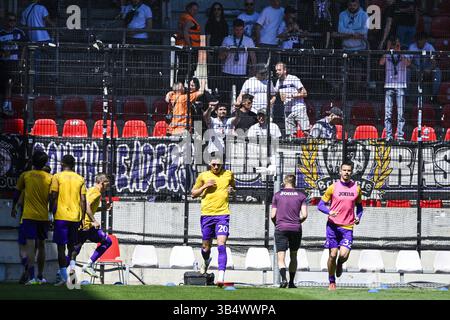 Anvers, Belgique. 01 mai 2025. Luis Vazquez d'Anderlecht et Leander Dendoncker d'Anderlecht photographiés avant un match de football entre le Royal Antwerp FC et le RSC Anderlecht, jeudi 1er mai 2025 à Anvers, le 7e jour (sur 10) des play-offs des Champions de la première division 'Jupiler Pro League' 2024-2025 du championnat belge. BELGA PHOTO TOM GOYVAERTS crédit : Belga News Agency/Alamy Live News Banque D'Images