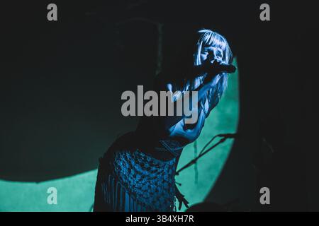 Copenhague, Danemark. 29 avril 2025. La chanteuse et compositrice norvégienne Aurora donne un concert au KB Hallen à Frederiksberg, Copenhague. Banque D'Images