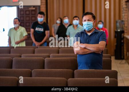 21 février 2021, Phoenix, Arizona, États-Unis : une congrégation clairsemée en personne vénère à l'église presbytérienne Betania à Phoenix, Arizona, tandis que d'autres se rassemblent en ligne. (Crédit image : © Gregg Brekke/ZUMA Press Wire) Banque D'Images