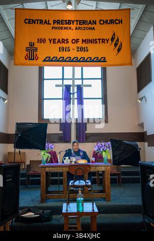 21 février 2021, Phoenix, Arizona, États-Unis : Rev. Martha Sadongei lors d'un enregistrement d'un service en ligne à l'église presbytérienne centrale de Phoenix, Arizona. (Crédit image : © Gregg Brekke/ZUMA Press Wire) Banque D'Images