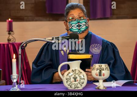 21 février 2021, Phoenix, Arizona, États-Unis : Rev. Martha Sadongei lors d'un enregistrement d'un service en ligne à l'église presbytérienne centrale de Phoenix, Arizona. (Crédit image : © Gregg Brekke/ZUMA Press Wire) Banque D'Images
