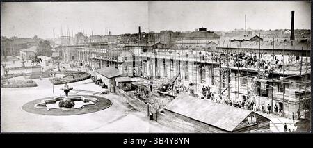 Cette photographie de 1879, capturée par Friedrich Reinecke, montre la construction de la gare principale de Hanovre, telle que conservée dans une reproduction de H. Brunotte. L'image capture le processus de construction et les environs à la fin du XIXe siècle. Banque D'Images
